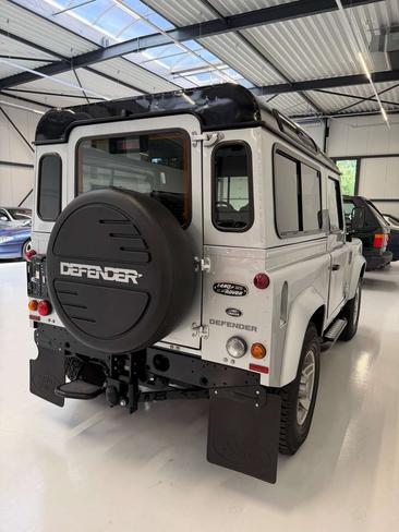 Land Rover Defender Heritage — photo 6
