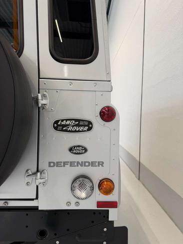 Land Rover Defender Heritage — photo 7