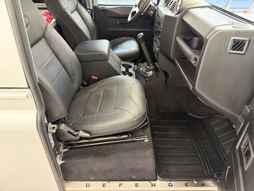 Land Rover Defender Heritage — photo 8