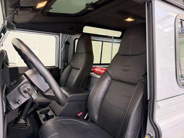 Land Rover Defender Heritage — photo 11