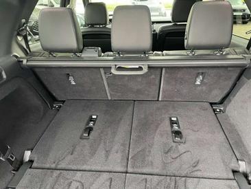 Land Rover Discovery SE Black TD6 — photo 11