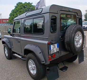 Land Rover Defender 90 — photo 2