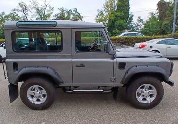 Land Rover Defender 90 — photo 4