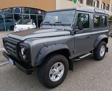 Land Rover Defender 90 — photo 7
