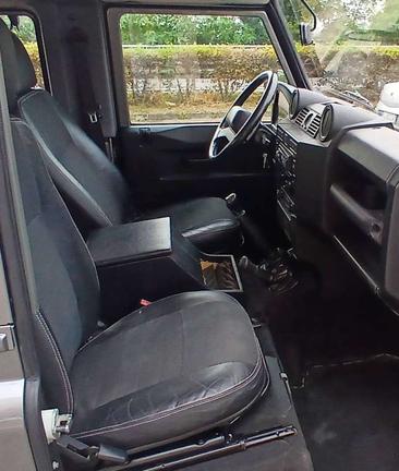 Land Rover Defender 90 — photo 9