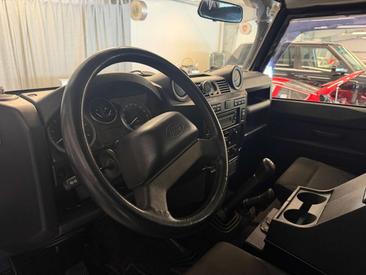 Land Rover Defender 110 SE Edition Station Wagon - Motor NEU Black — photo 8