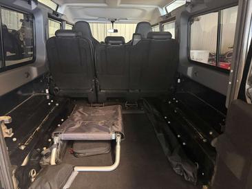 Land Rover Defender 110 SE Edition Station Wagon - Motor NEU Black — photo 11