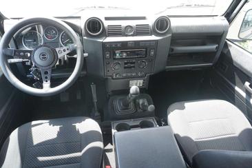Land Rover Defender 110 — photo 3