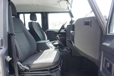 Land Rover Defender 110 — photo 10