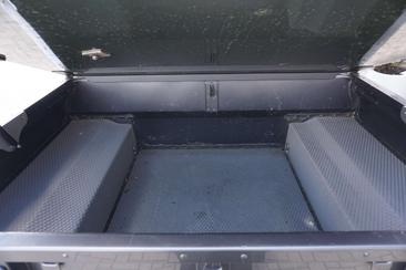 Land Rover Defender 110 — photo 13