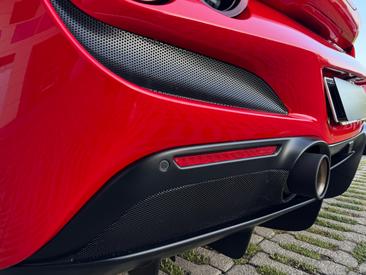 Ferrari F8 Tributo — photo 23