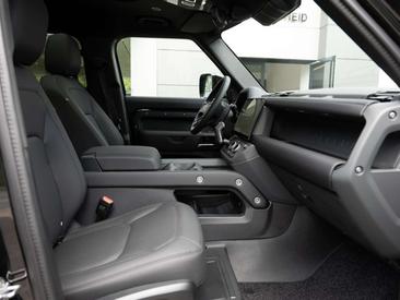 Land Rover Defender 110 X-Dynamic SE D250 — photo 4