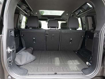 Land Rover Defender 110 X-Dynamic SE D250 — photo 7