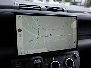 Land Rover Defender 110 X-Dynamic SE D250 — photo 10