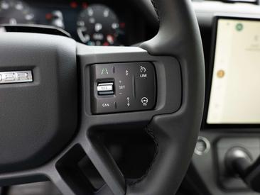 Land Rover Defender 110 X-Dynamic SE D250 — photo 16