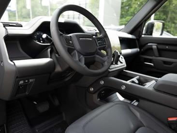 Land Rover Defender 110 X-Dynamic SE D250 — photo 20