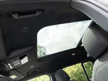 Land Rover Defender 110 X-Dynamic SE D250 — photo 22