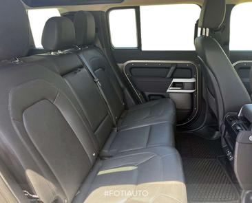 Land Rover Defender 110 SE AWD Auto 3.0D I6 200 — photo 5