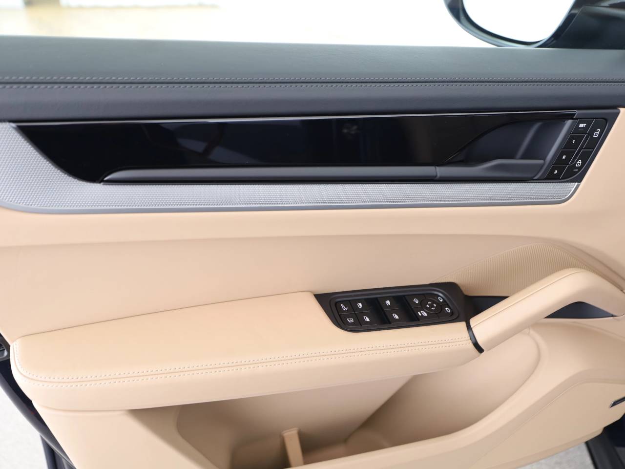 Porsche Cayenne III ph2 E-Hybrid - 2025 - Joinsteer - #17