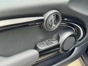 Mini Cooper SE Yours — photo 10