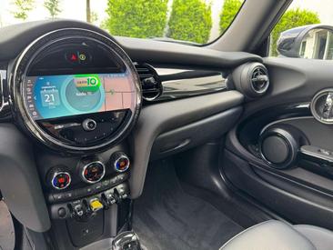 Mini Cooper SE Yours — photo 13