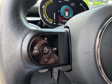 Mini Cooper SE Yours — photo 15