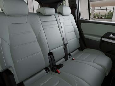 Mercedes GLB 180 — photo 9