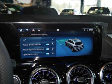 Mercedes GLA 250 AMG Line — photo 16