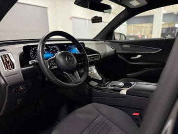 Mercedes EQC 400 — photo 15