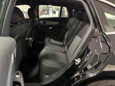 Mercedes EQC 400 — photo 17