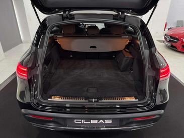 Mercedes EQC 400 — photo 18
