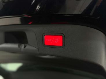 Mercedes EQC 400 — photo 19