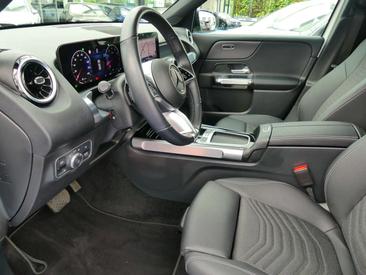 Mercedes GLB 220 Night Edition — photo 12