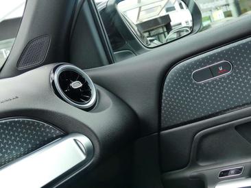 Mercedes GLB 220 Night Edition — photo 14