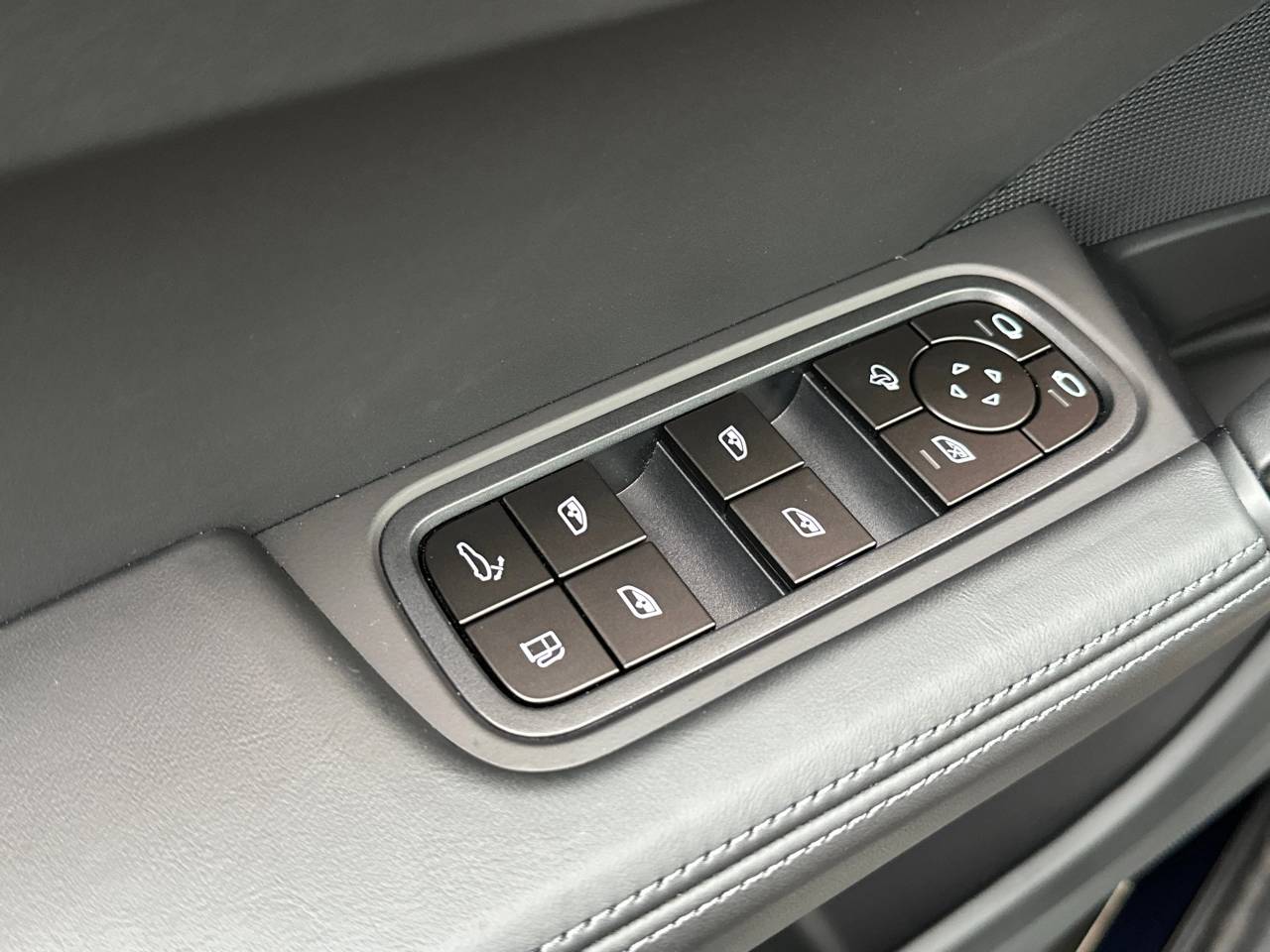 Porsche Cayenne III ph2 E-Hybrid - 2025 - Joinsteer - #17