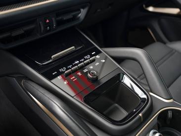 Porsche Cayenne III Turbo E-Hybrid — photo 29