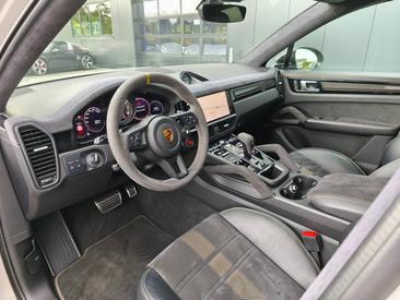 Porsche Cayenne III Turbo GT — photo 13