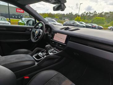 Porsche Cayenne III Turbo GT — photo 20
