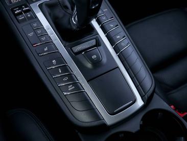 Porsche Macan S — photo 18