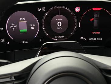 Porsche Cayenne E4 Turbo Electric — photo 25