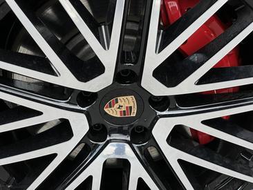 Porsche Cayenne III GTS Coupé — photo 9