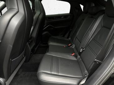 Porsche Cayenne III GTS Coupé — photo 11