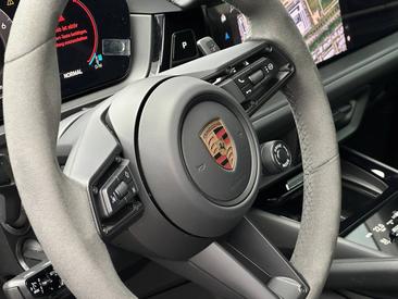 Porsche Cayenne III GTS Coupé — photo 21