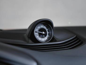 Porsche Taycan Turbo S — photo 36