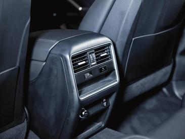 Porsche Cayenne III E-Hybrid Coupé Platinum Edition — photo 45