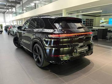 Porsche Cayenne III Turbo E-Hybrid — photo 3