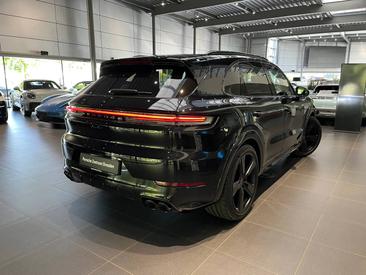 Porsche Cayenne III Turbo E-Hybrid — photo 6