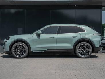 Porsche Cayenne E4 Turbo Electric — photo 2