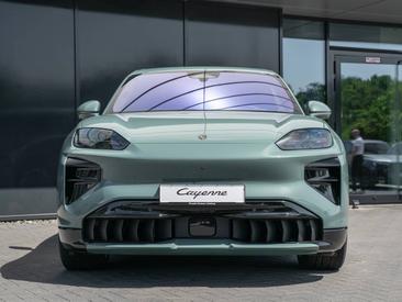 Porsche Cayenne E4 Turbo Electric — photo 4
