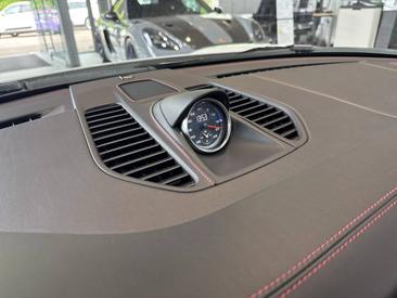 Porsche 991 II Turbo S Cabriolet — photo 25